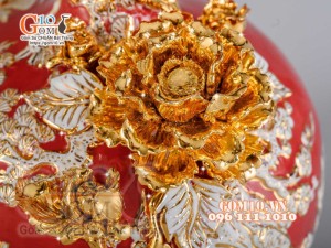 Mai bình Thuận Buồm Xuôi Gió trắng đắp nổi vẽ vàng 24k, nền đỏ - cao 52cm