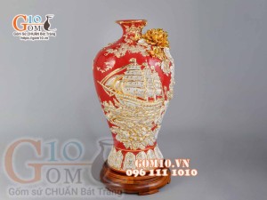 Mai bình Thuận Buồm Xuôi Gió trắng đắp nổi vẽ vàng 24k, nền đỏ - cao 55cm