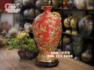 Mai bình vẽ vàng, nền đỏ đắp nổi Chim hoa, cao 52cm