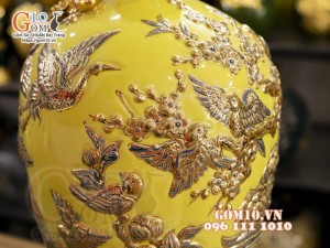 Mai bình vẽ vàng, nền vàng đắp nổi Chim hoa, cao 52cm 