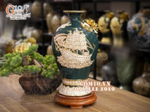 Mai bình vẽ vàng, nền xanh đắp nổi Thuận buồm xuôi gió, cao 38cm