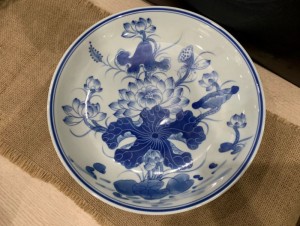 Mâm bồng men lam vẽ Sen Tài Lộc, đường kính 30cm