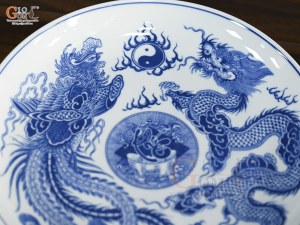Mâm bồng Long Trấn men lam họa tiết Rồng, đường kính 32cm
