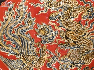 Mâm bồng men màu đắp nổi Rồng Phượng Như Ý nền đỏ vẽ vàng 24k, đường kính 30cm