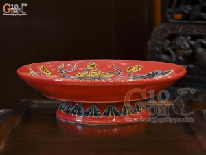 Mâm bồng men màu đắp nổi Sen Cát Tường nền đỏ, đường kính 32cm