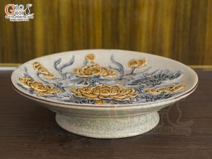 Mâm bồng men rạn đắp nổi hoa Sen Cát Tường, đường kính 23cm