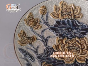 Mâm bồng men rạn đắp nổi Sen Tài Lộc, đường kính 25cm