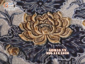 Mâm bồng men rạn đắp nổi Sen Tài Lộc, đường kính 25cm