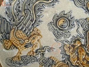 Mâm bồng men rạn đắp nổi Rồng Phượng Tài Vượng, đường kính 25cm