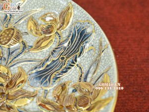 Mâm bồng men rạn đắp nổi Sen Cát Tường vẽ vàng 24k, đường kính 28cm