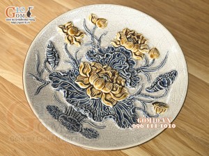 Mâm bồng men rạn đắp nổi Sen Tài Lộc, đường kính 30cm