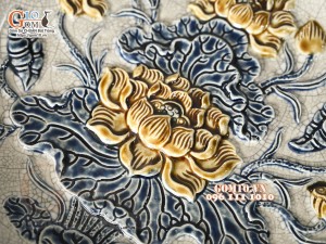 Mâm bồng men rạn đắp nổi Sen Tài Lộc, đường kính 30cm