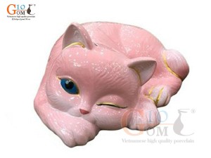 Mèo sứ tiết kiệm dáng nằm màu hồng, dài 32cm