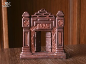Mô hình gốm cổng Bắc Bộ 1975, kích thước 19x21cm