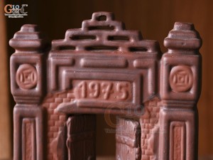 Mô hình gốm cổng Bắc Bộ 1975, kích thước 19x21cm