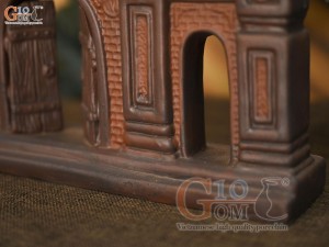 Mô hình gốm cổng tam quan, dài 33cm