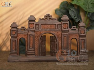 Mô hình gốm cổng tam quan, dài 33cm