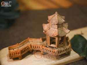Mô hình gốm Đền Cầu, dài 16cm