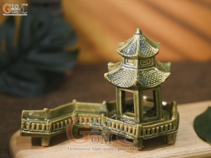 Mô hình gốm Đền Cầu men màu, dài 16cm