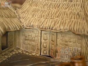 Mô hình nhà gốm mái tranh, 30x32cm