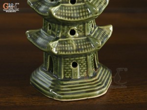 Mô hình tháp gốm men xanh, cao 21cm