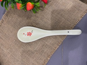 Thìa canh men kem vẽ hoa Đào đỏ