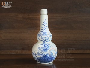 Nậm rượu 2 bầu men lam vẽ Sen Đại Cát, cao 18cm