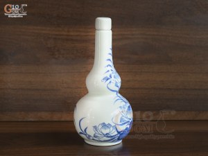 Nậm rượu 2 bầu men lam vẽ Sen Đại Cát, cao 18cm