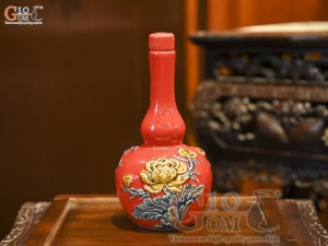 Nậm rượu 2 bầu men màu đắp nổi Sen Cát Tường nền đỏ, 0,5L