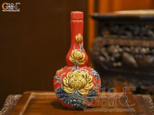 Nậm rượu 2 bầu men màu đắp nổi Sen Cát Tường nền đỏ, 0,3L