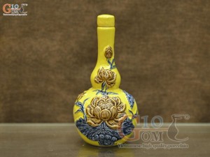 Nậm rượu 2 bầu men màu đắp nổi Sen Cát Tường nền vàng, 0,5L