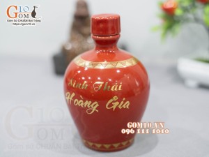 Nậm rượu dáng bầu cao men màu đỏ in logo