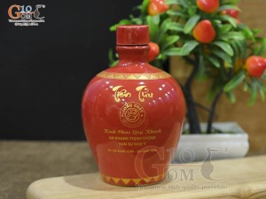 Nậm rượu dáng bầu cao men màu đỏ in logo