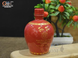 Nậm rượu dáng bầu cao men màu đỏ in logo