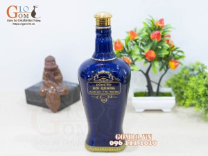 Nậm rượu dáng chai màu xanh chỉ vàng, in logo