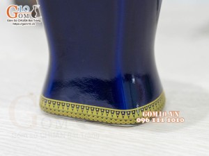 Nậm rượu dáng chai màu xanh chỉ vàng, in logo