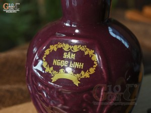 Nậm rượu dáng chivas men màu tím, in logo