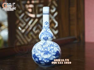 Nậm rượu men lam cổ vẽ Sen Cát Tường, cao 17cm