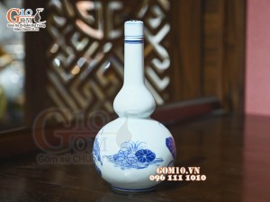 Nậm rượu men lam cổ vẽ Sen Cát Tường, cao 17cm
