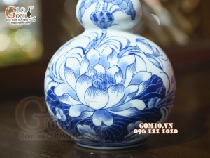 Nậm rượu men lam cổ vẽ Sen Cát Tường, cao 17cm