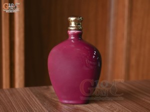 Nậm rượu men màu đỏ mận dáng dẹt, dung tích 500ml
