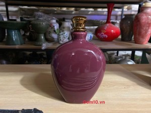 Nậm rượu men màu đỏ mận dáng dẹt, dung tích 500ml