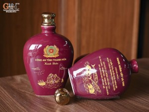 Nậm rượu men màu đỏ mận dáng dẹt in logo quà tặng
