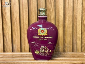Nậm rượu men màu đỏ mận dáng dẹt in logo quà tặng