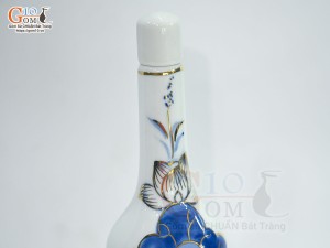 Nậm rượu men rong cổ vẽ hoạ tiết sen 0,5L - vẽ Vàng 24k