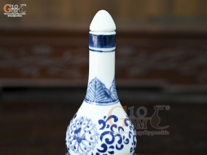 Nậm rượu men trắng họa tiết Tứ Cảnh Tài Lộc, cao 16cm