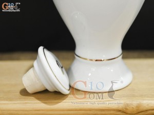 Nậm rượu thờ cúng men trắng họa tiết hoa Sen vàng kim