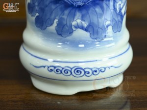 Ống hương chân quỳ men lam vẽ Sen Đại Cát, cao 23cm