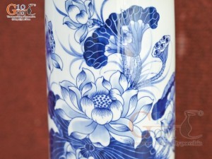 Ống hương men lam cổ vẽ Sen Tài Lộc, cao 20cm