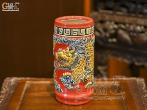 Ống hương men màu đắp nổi Rồng Như Ý nền đỏ, cao 18cm